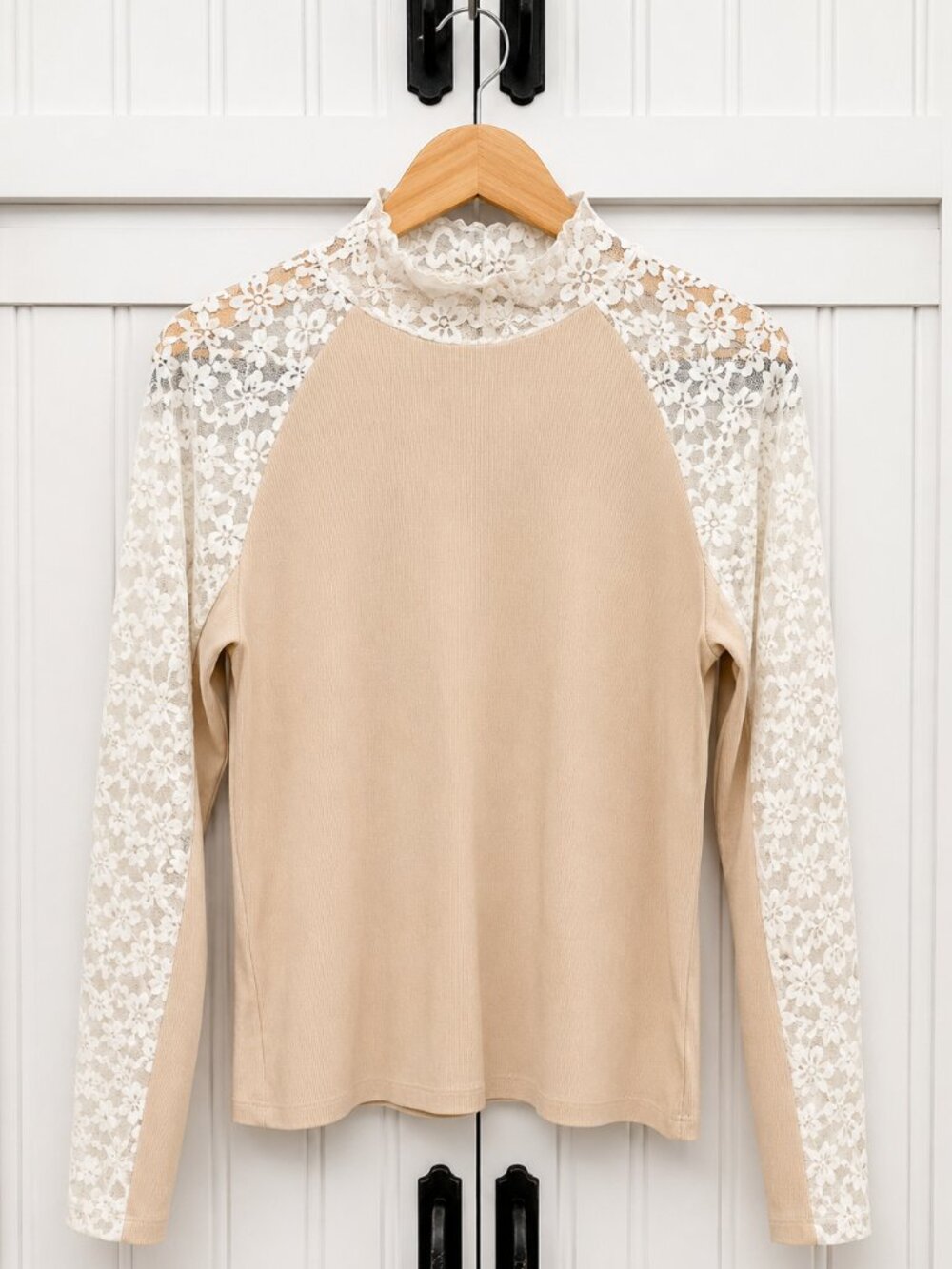 Women’s Beige Ivory Floral Lace NWOT Mock Neck Size Large Long Sleeve Top